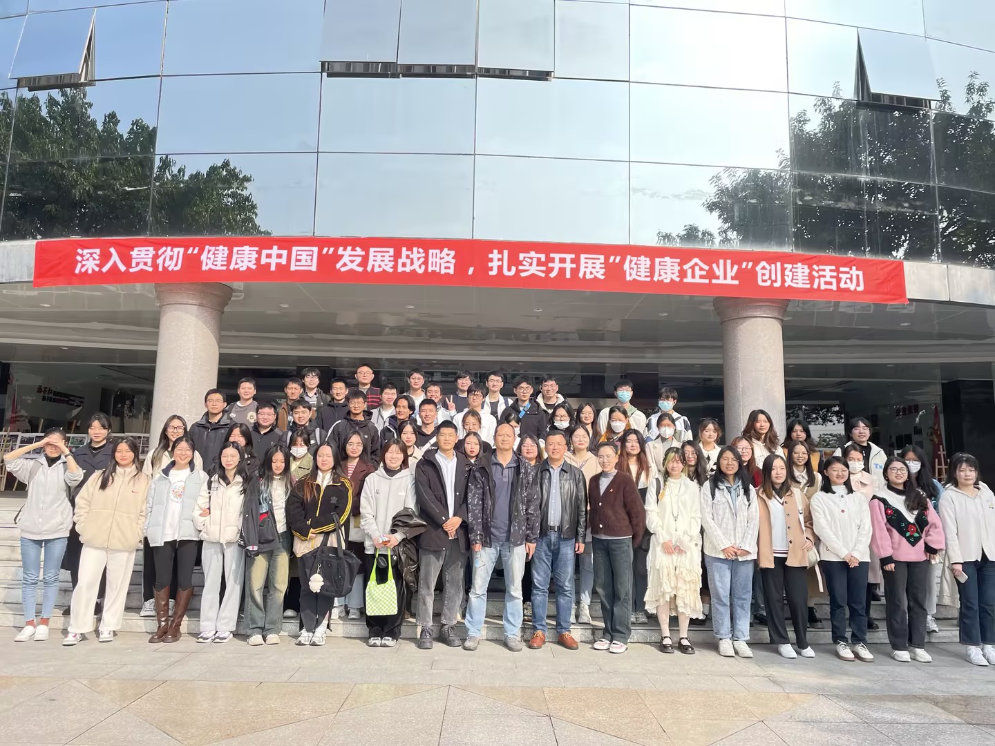 校企共育|四川农业大学药物制剂专业师生走进开云在线药业参观交流