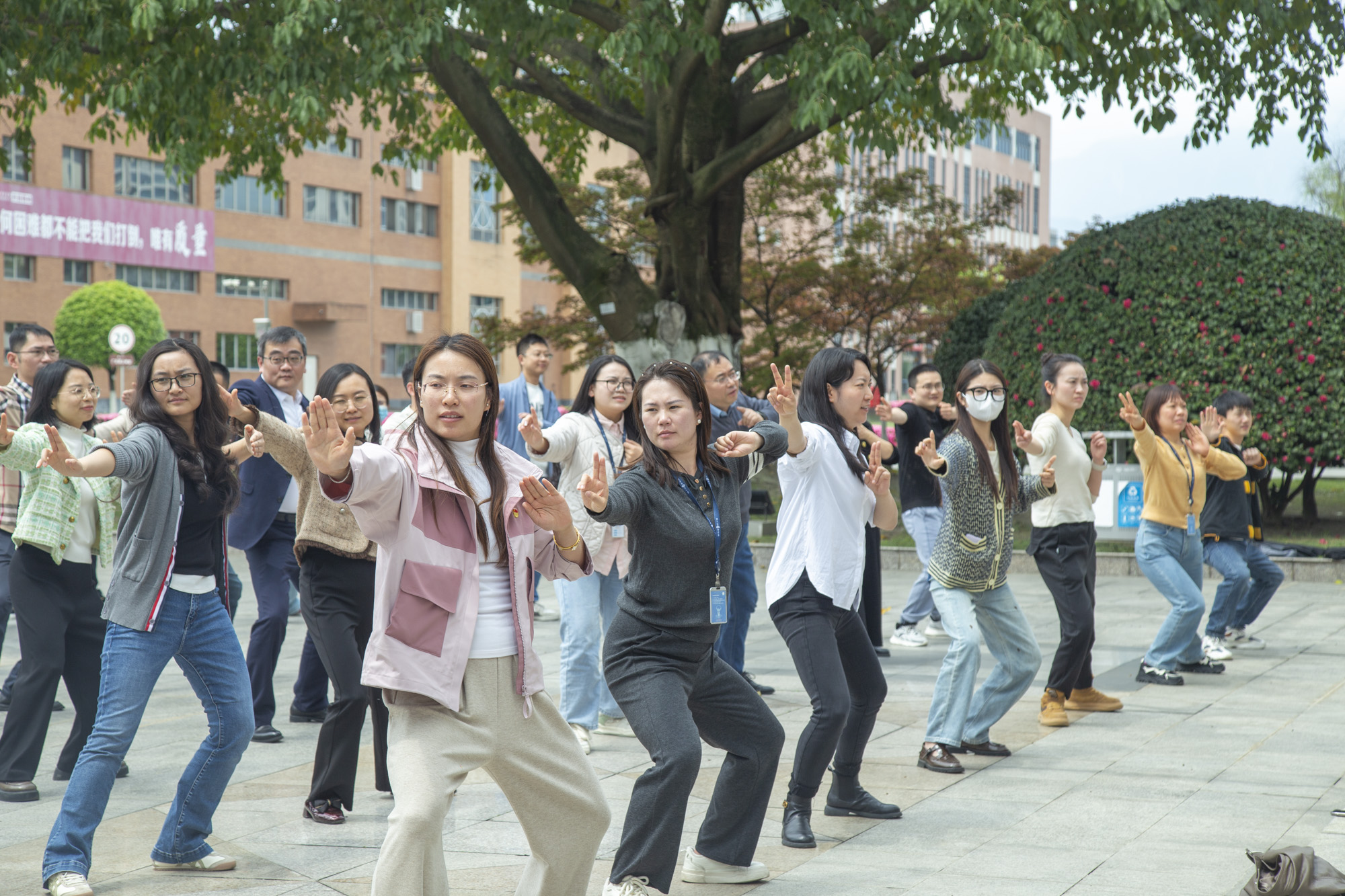 全员动起来，健康向未来|开云在线大健康系列八段锦活动正式启动！