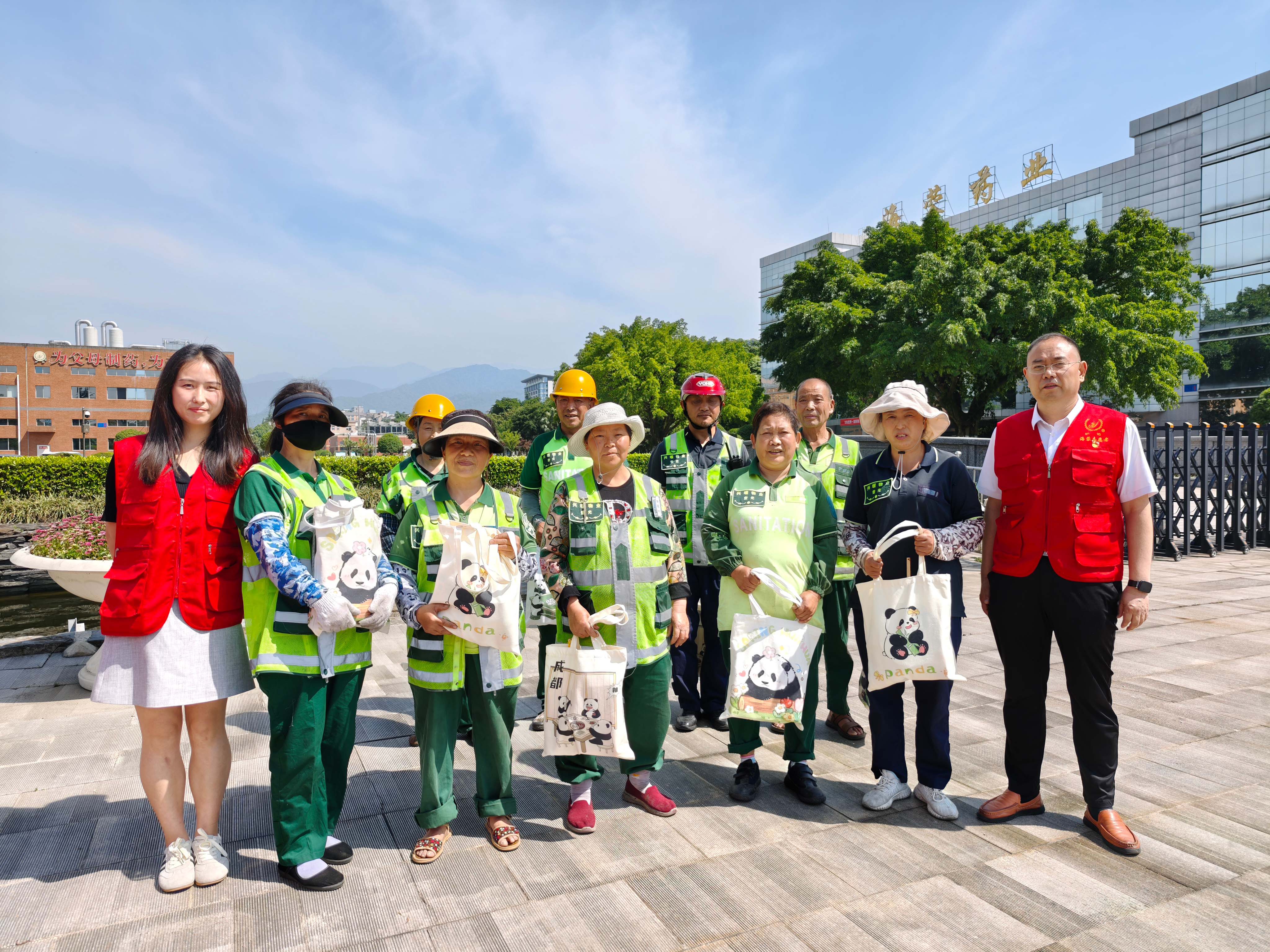 党建引领 | 开云在线党（团）支部联合工会开展一线环卫工慰问活动